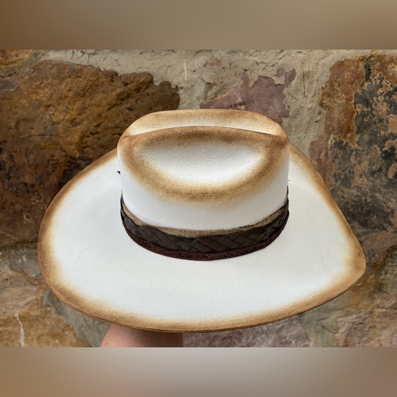 SOLD READ DESCRIPTION BELOW
New Hand burned Brad Paisley Moonshine 4x hat Sz 7 - Picture 4 of 11